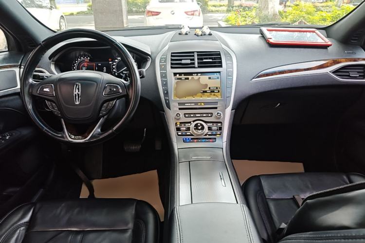 Used Lincoln MKZ 2018 2.0T Luxury Edition Center Console