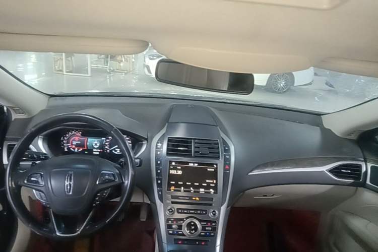 Used Lincoln MKZ 2018 2.0T Premium Edition Center Console
