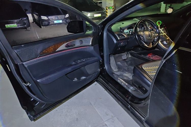 Used Lincoln MKZ 2018 2.0T Premium Edition Driver Seat