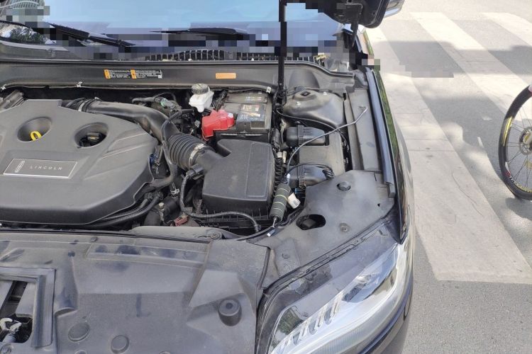 Used Lincoln MKZ 2018 2.0T Premium Edition Engine Bay Left