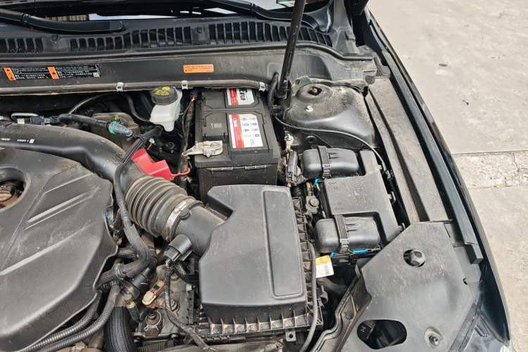 Used Lincoln MKZ 2018 2.0T Premium Edition Engine Bay Left
