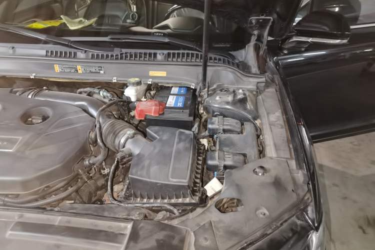 Used Lincoln MKZ 2018 2.0T Luxury Edition Engine Bay Left