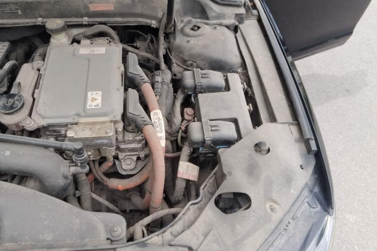Used Lincoln MKZ 2018 2.0H Hybrid Luxury Edition Engine Bay Left