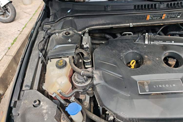 Used Lincoln MKZ 2018 2.0T Premium Edition Engine Bay Right