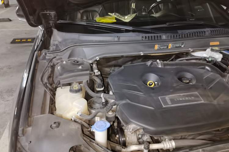 Used Lincoln MKZ 2018 2.0T Luxury Edition Engine Bay Right