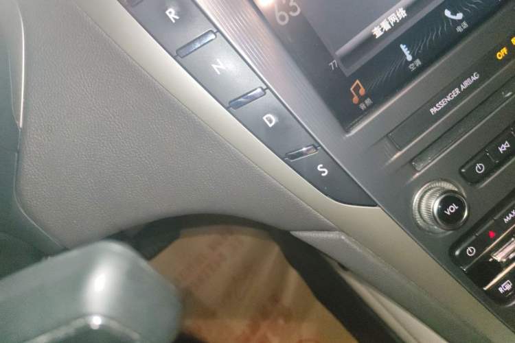 Used Lincoln MKZ 2018 2.0T Premium Edition Gear Lever