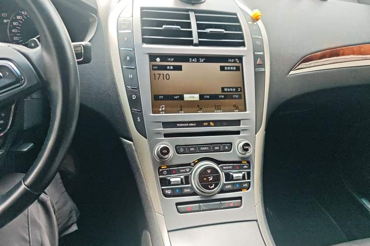 Used Lincoln MKZ 2018 2.0T Premium Edition Gear Lever
