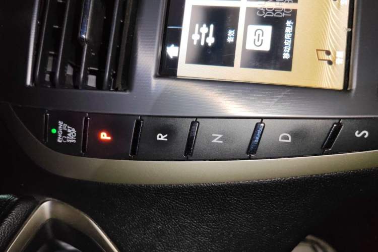 Used Lincoln MKZ 2018 2.0T Premium Edition Gear Lever