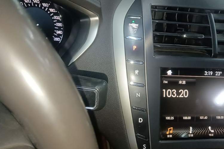 Used Lincoln MKZ 2018 2.0T Premium Edition Gear Lever