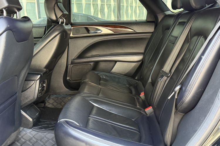 Used Lincoln MKZ 2018 2.0T Premium Edition Interior 3