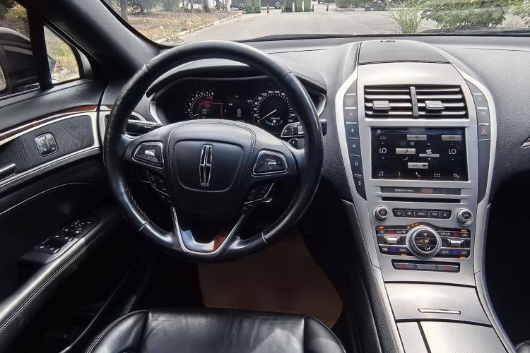 Used Lincoln MKZ 2018 2.0T Premium Edition Interior 3