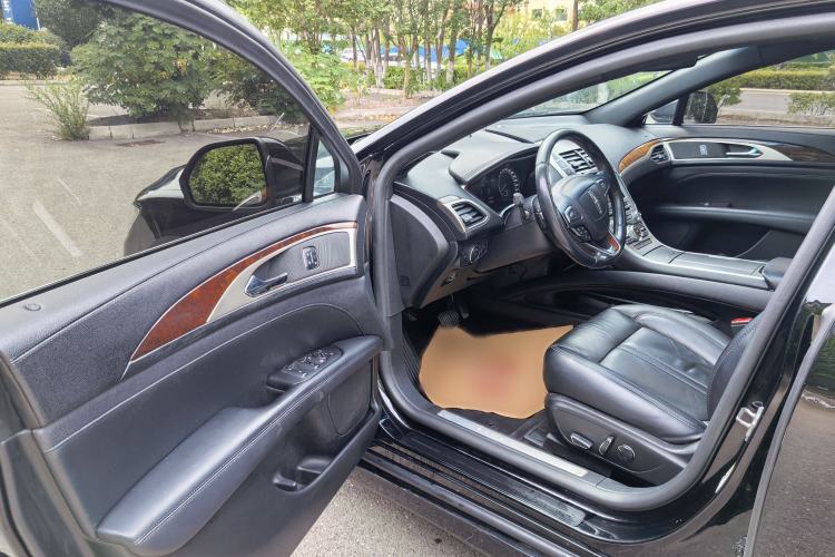 Used Lincoln MKZ 2018 2.0T Premium Edition Interior 5