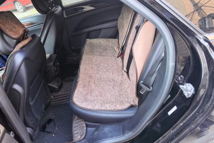 Used Lincoln MKZ 2018 2.0T Premium Edition Left Rear Seat