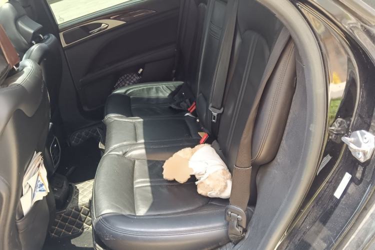 Used Lincoln MKZ 2018 2.0T Luxury Edition Left Rear Seat