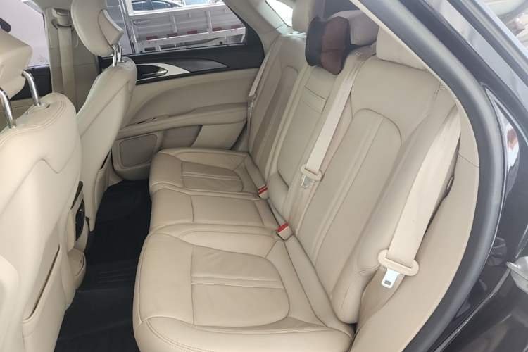 Used Lincoln MKZ 2018 2.0T Premium Edition Left Rear Seat