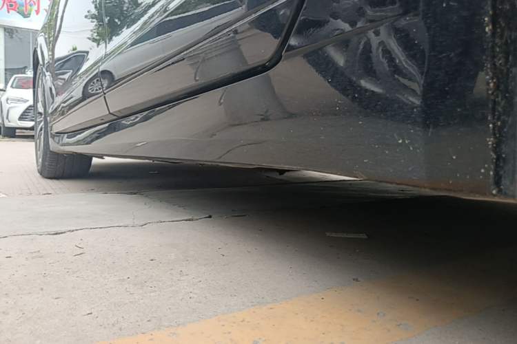 Used Lincoln MKZ 2018 2.0T Luxury Edition Left Side Sill
