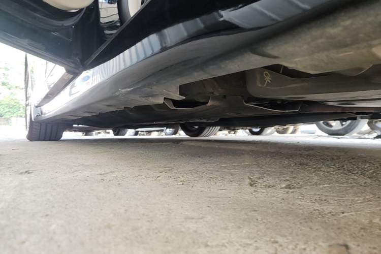 Used Lincoln MKZ 2018 2.0T Premium Edition Left Side Sill