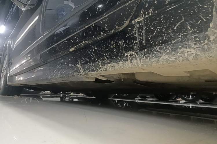 Used Lincoln MKZ 2018 2.0T Premium Edition Left Side Sill