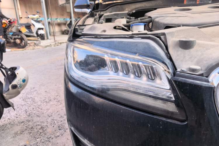 Used Lincoln MKZ 2018 2.0T Premium Edition Right Front Headlight