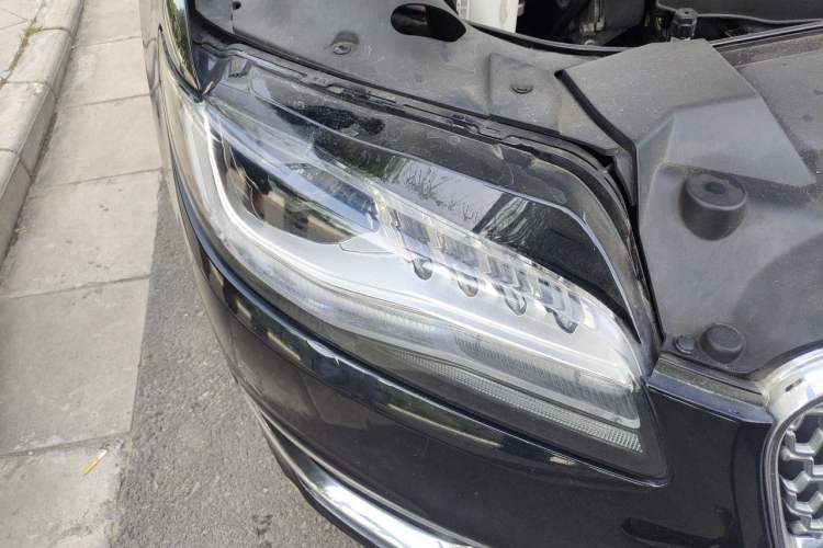 Used Lincoln MKZ 2018 2.0T Premium Edition Right Front Headlight