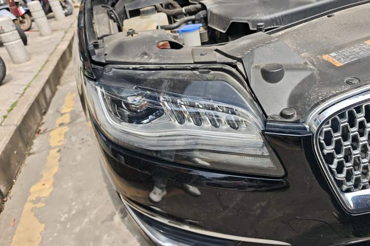 Used Lincoln MKZ 2018 2.0T Premium Edition Right Front Headlight