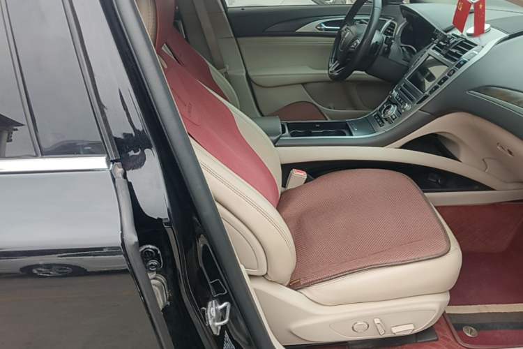 Used Lincoln MKZ 2018 2.0T Luxury Edition Right Front Seat