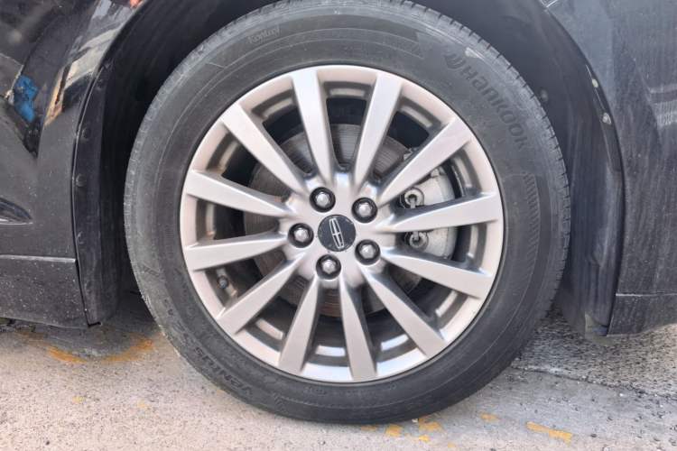 Used Lincoln MKZ 2018 2.0T Premium Edition Right Front Wheel Hub