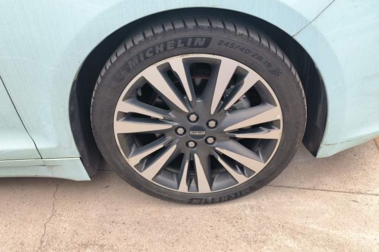 Used Lincoln MKZ 2018 2.0T Prestige Edition Right Front Wheel Hub
