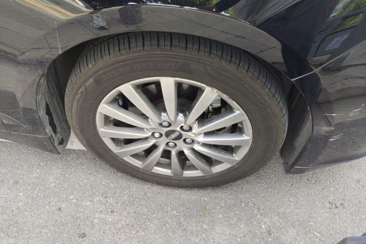 Used Lincoln MKZ 2018 2.0T Premium Edition Right Front Wheel Hub