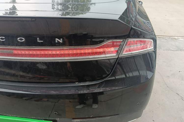Used Lincoln MKZ 2018 2.0T Luxury Edition Right Rear Taillight