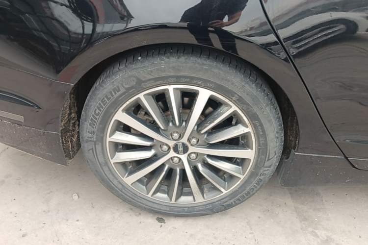 Used Lincoln MKZ 2018 2.0T Luxury Edition Right Rear Wheel Hub