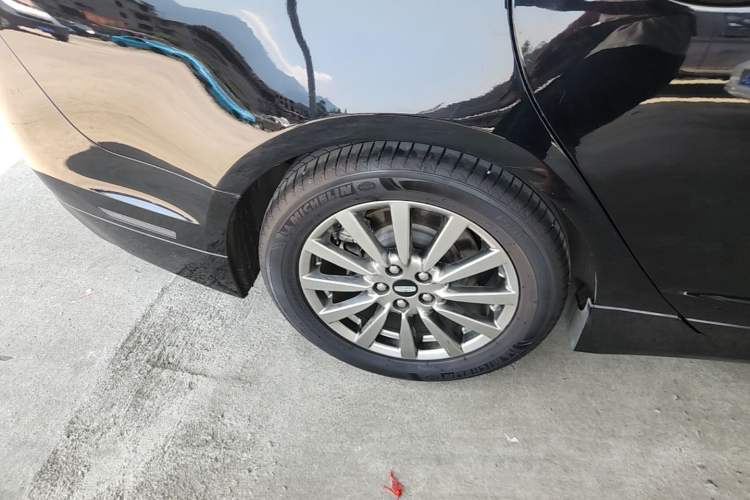 Used Lincoln MKZ 2018 2.0T Premium Edition Right Rear Wheel Hub