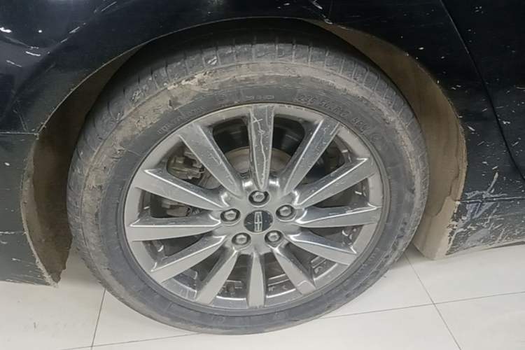 Used Lincoln MKZ 2018 2.0T Premium Edition Right Rear Wheel Hub