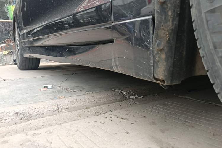 Used Lincoln MKZ 2018 2.0T Luxury Edition Right Side Sill