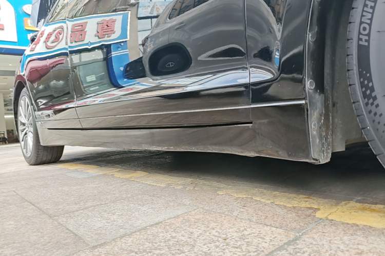 Used Lincoln MKZ 2018 2.0T Luxury Edition Right Side Sill