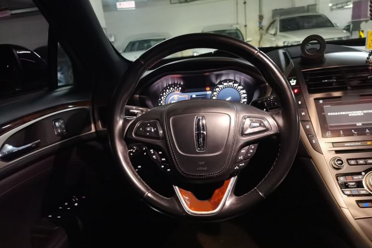 Used Lincoln MKZ 2018 2.0T Luxury Edition Steering Wheel
