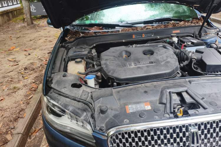 Used Lincoln MKZ 2018 2.0T Premium Edition Engine Bay Right