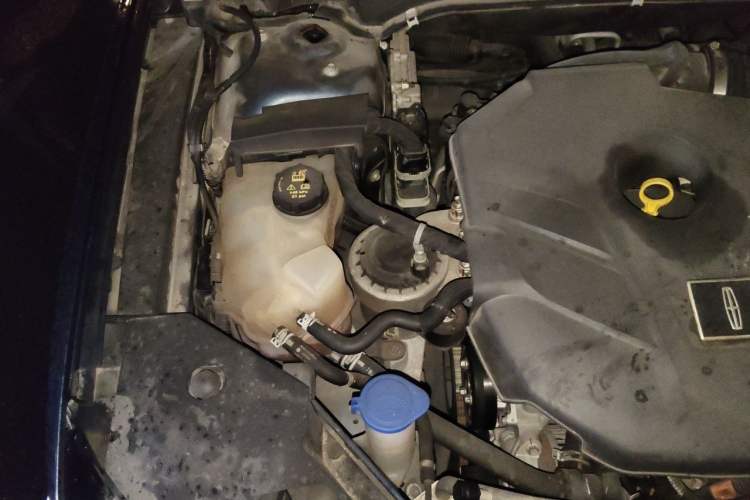 Used Lincoln MKZ 2018 2.0T Premium Edition Engine Bay Right
