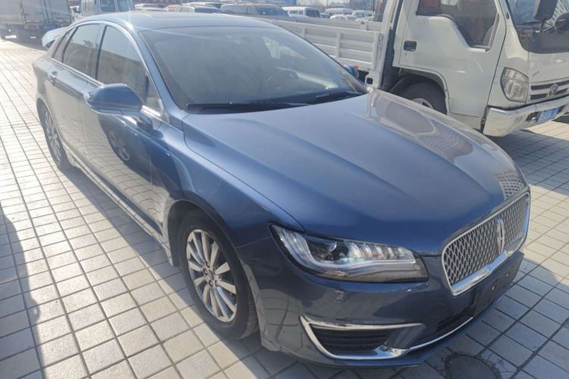Used Lincoln MKZ 2018 2.0T Premium Edition Front Right 45 Deg