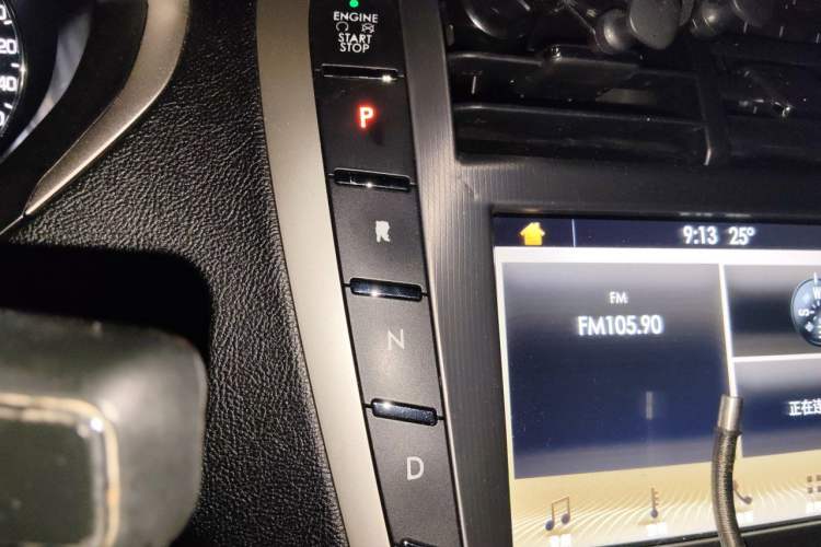 Used Lincoln MKZ 2018 2.0T Premium Edition Gear Lever