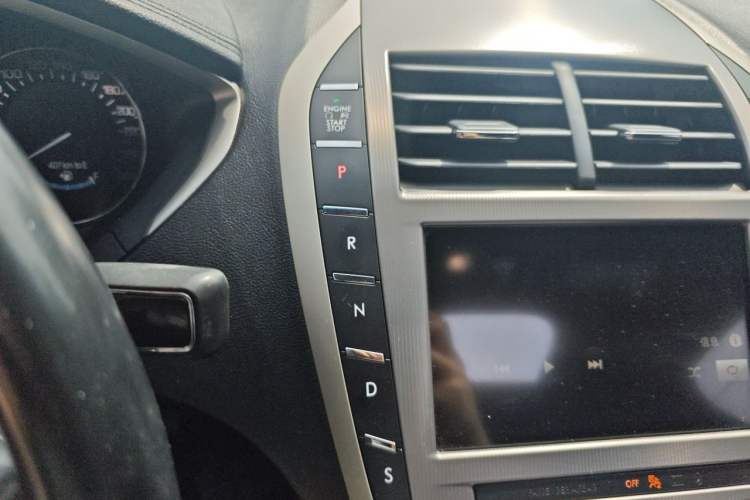 Used Lincoln MKZ 2018 2.0T Premium Edition Gear Lever