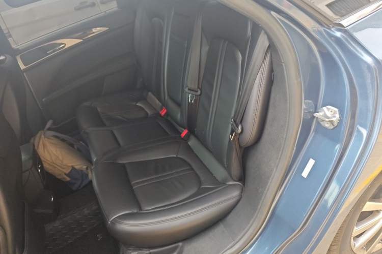 Used Lincoln MKZ 2018 2.0T Premium Edition Left Rear Seat