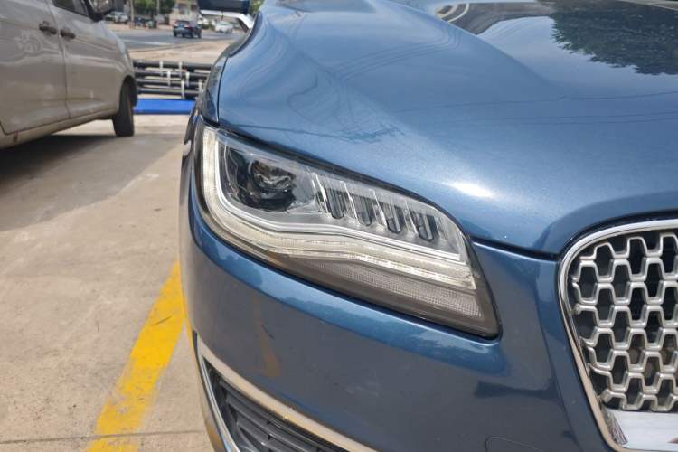 Used Lincoln MKZ 2018 2.0T Premium Edition Right Front Headlight