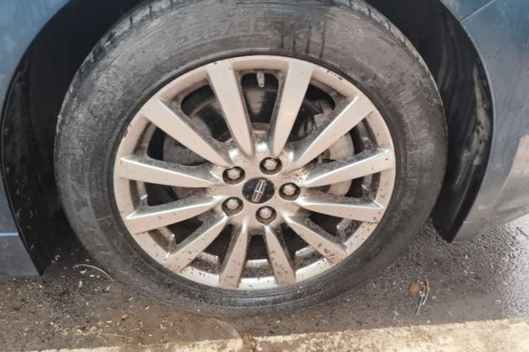 Used Lincoln MKZ 2018 2.0T Premium Edition Right Front Wheel Hub