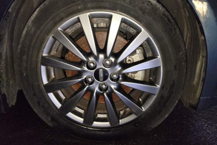 Used Lincoln MKZ 2018 2.0T Premium Edition Right Front Wheel Hub