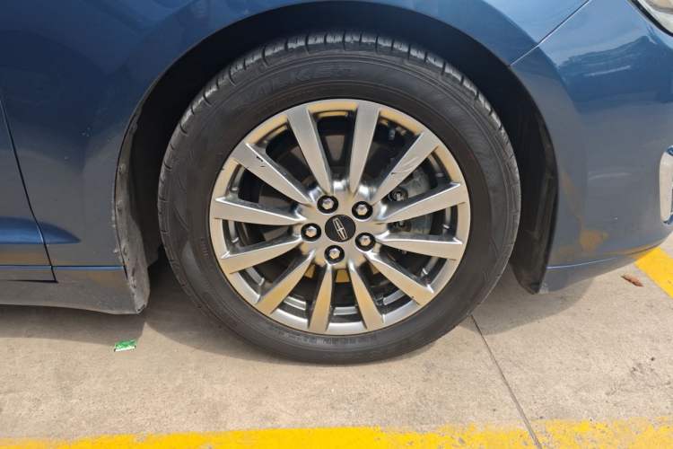 Used Lincoln MKZ 2018 2.0T Premium Edition Right Front Wheel Hub