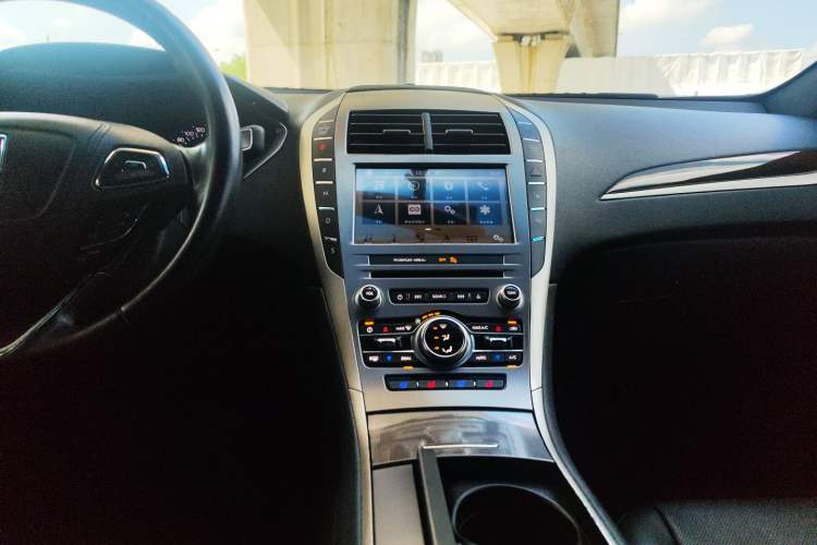 Used Lincoln MKZ 2018 2.0T Luxury Edition Audio And AC Panel