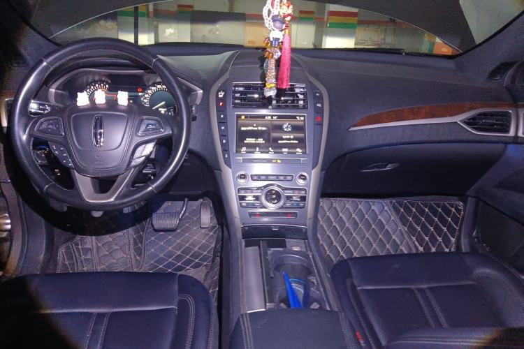 Used Lincoln MKZ 2018 2.0T Premium Edition Center Console