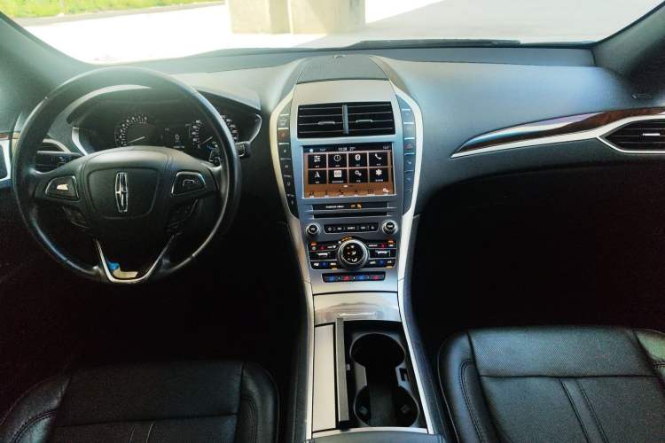 Used Lincoln MKZ 2018 2.0T Luxury Edition Center Console
