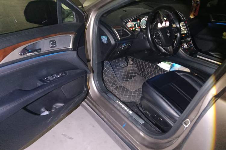 Used Lincoln MKZ 2018 2.0T Premium Edition Driver Seat